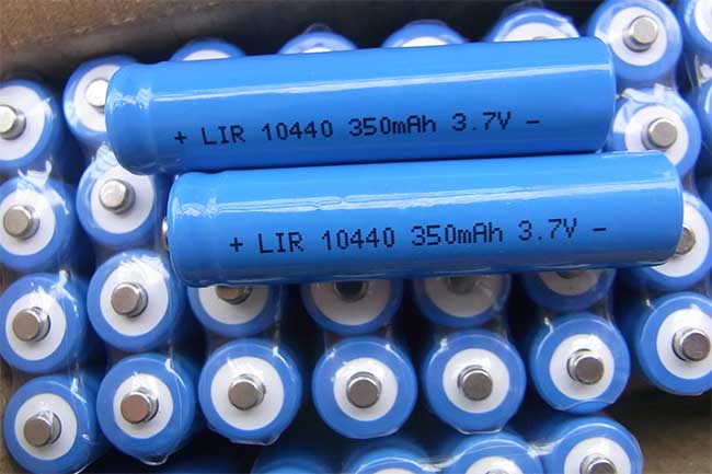 鋰電池生產(chǎn)車間濕度怎么控制？鋰電池車間用除濕機